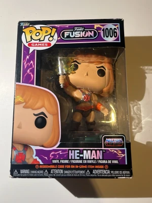 Funko Pop He-Man - Funko Pop! He-Man #1006 (Funko Fusion). Bra skick, säljs i originalkartong. Perfekt för samlare eller fans av Masters of the Universe.