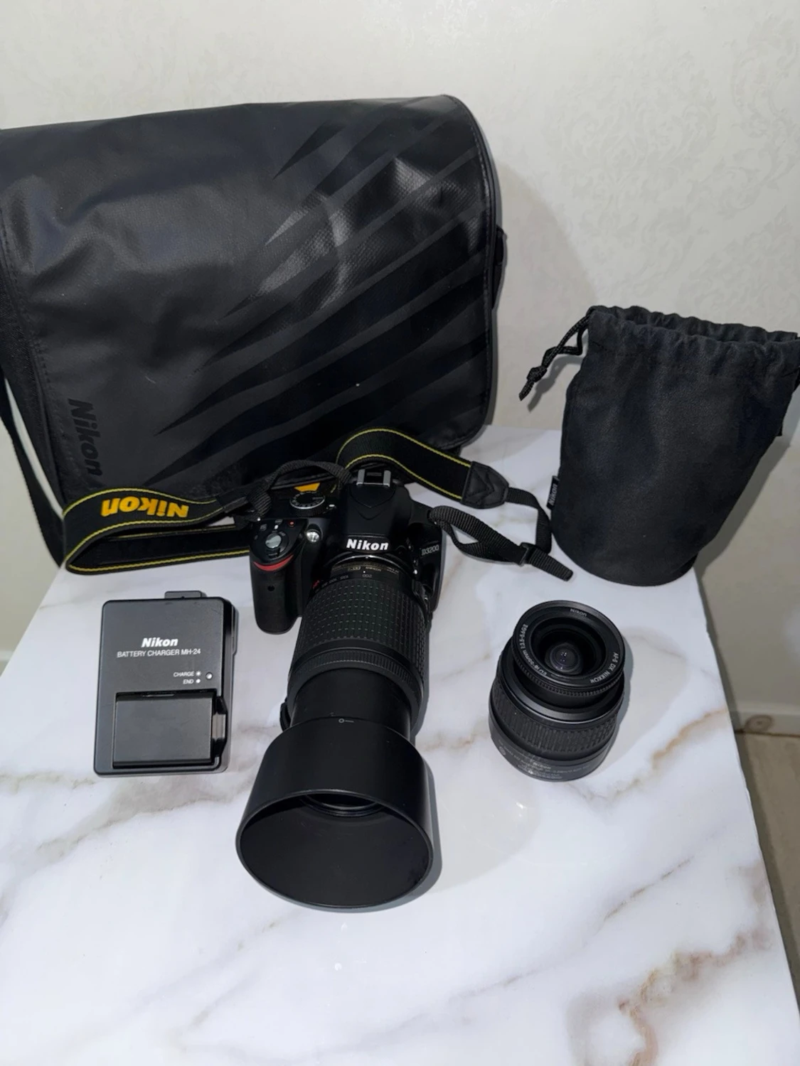 Nikon systemkamera med två objektiv