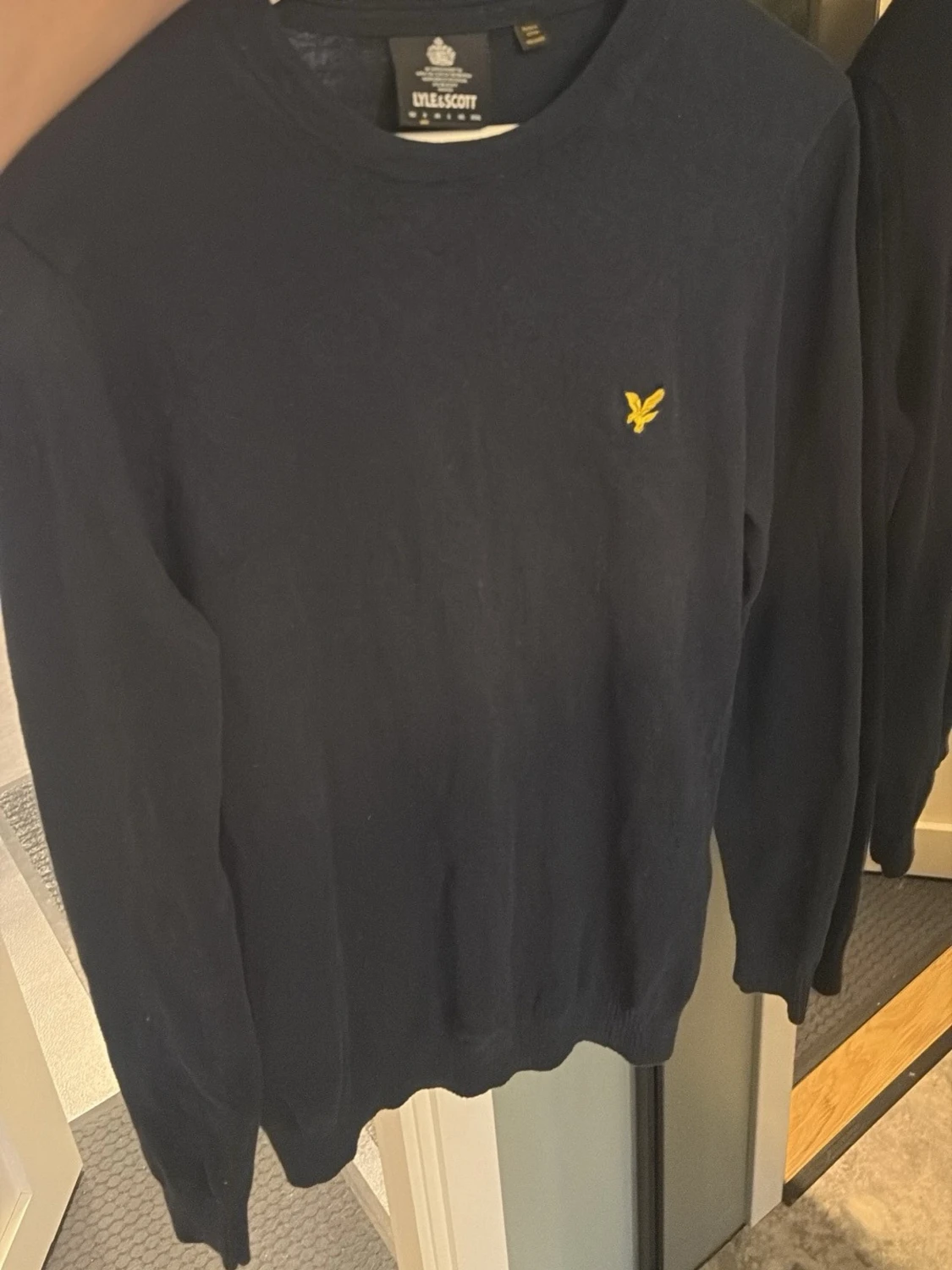 Mörkblå stickad tröja Lyle & Scott