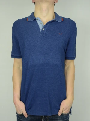 Jacob Cohën piké  - JACOB COHËN PIKÉ Storlek : L Passform : Normal Användning : Pikén är i ett väldigt fint skick utan defekter Nypris : Cirka 2000SEK Modellen på bilden : 182CM och väger 77KG