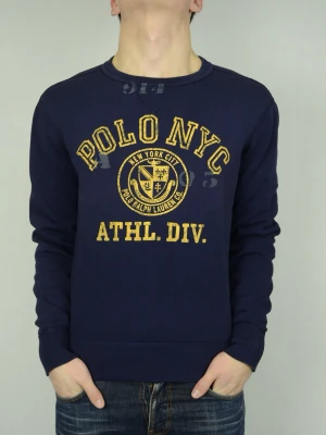 Ralph Lauren sweatshirt  - RALPH LAUREN SWEATSHIRT Storlek : S Passform : Normal Användning : Tröjan är i ett fint skick utan defekter Nypris : Cirka 1800SEK Modellen på bilden : 182CM och väger 77KG