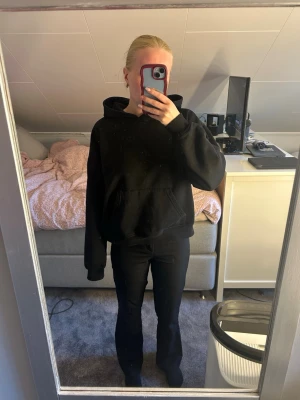 svarta kostymbyxor - svarta kostymbyxor från Bikbok i storlek xs