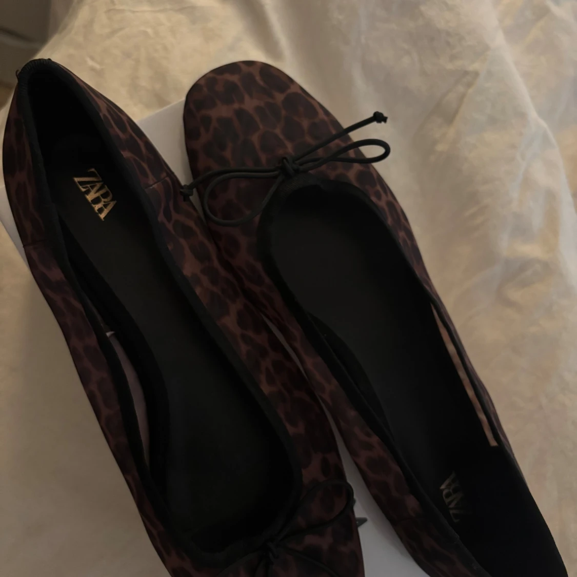 Leopardmönstrade ballerinaskor Zara