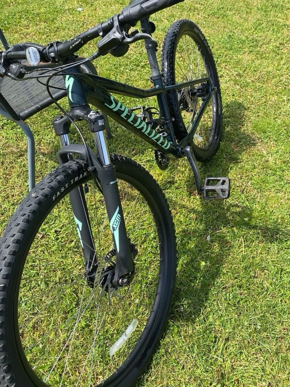 Specialized svart mountainbike - 1