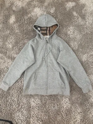 Burberry - Oanvänd fräsch i dunder kvalitet