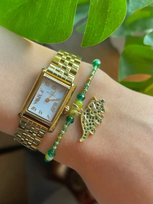 Pearl bracelet - ✨ 1 Handmade beaded bracelet with charm ✨ Each bracelet is carefully handmade, making every piece unique. They are stretchy comfortable, and durable, designed to fit all wrist sizes perfectly. 💚  I offer bundle discounts if you buy multiple items. Check out my profile for more bracelet kits and designs available!  Perfect as a gift or to treat yourself 💫