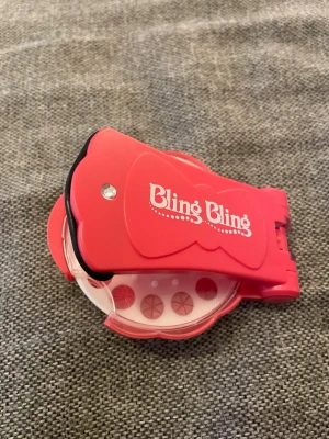 Diamant klistrade till håret - Går köpa mer diamanter på fyndiq 