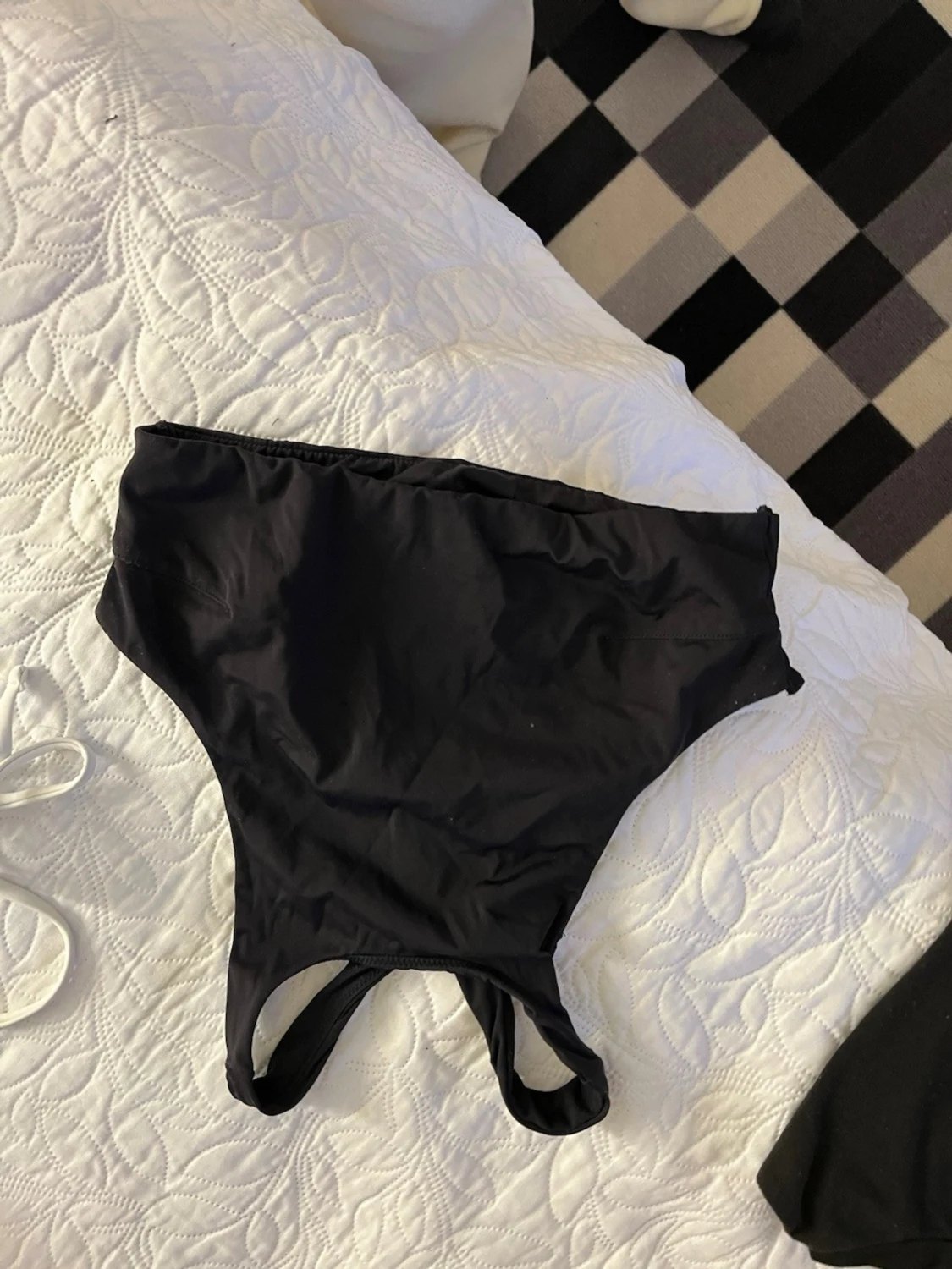 Svart baddräkt med hög midja