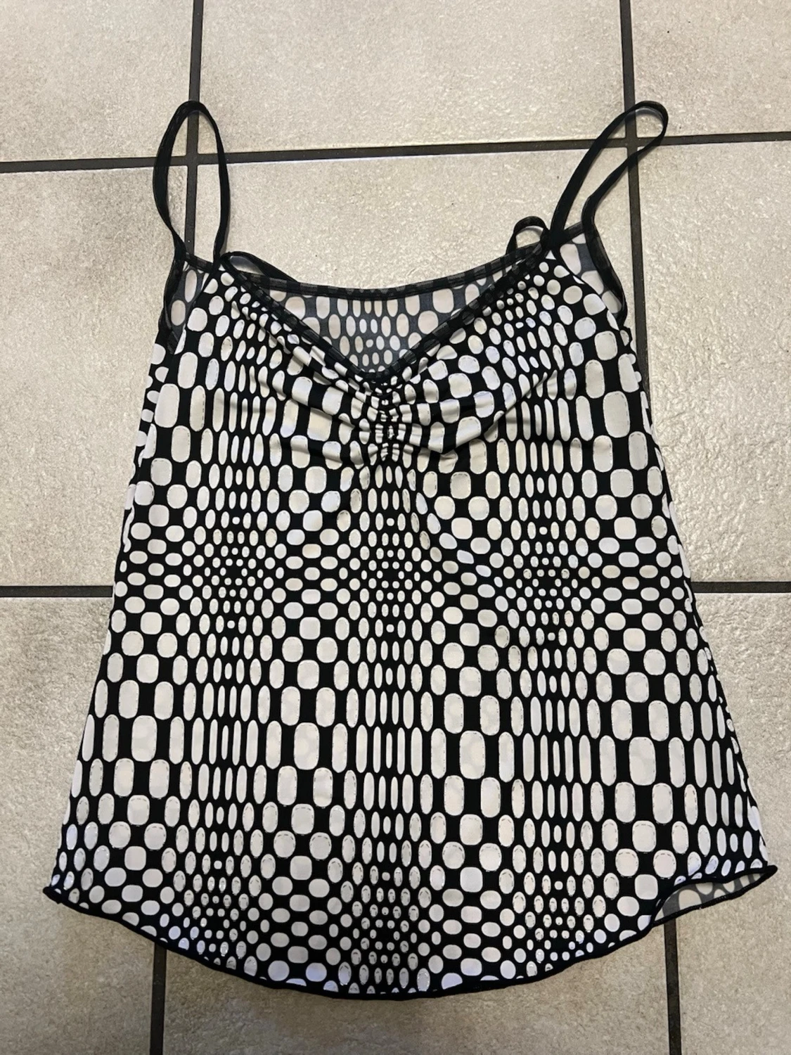 Svartvit prickig linnetopp storlek S