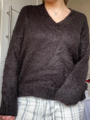 Lurvig fluffig stickad tröja - Jag är 164 cm. Rabatt vid köp av fler plagg!