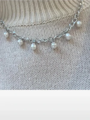 Halsband med droppformade pärlor - Halsband med droppformade pärlor 🩷 halsbandet är rostfritt och justerbart 🥰