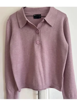 Ljuslila stickad tröja från ASOS - Helt ny! Säljer en ljuslila stickad tröja