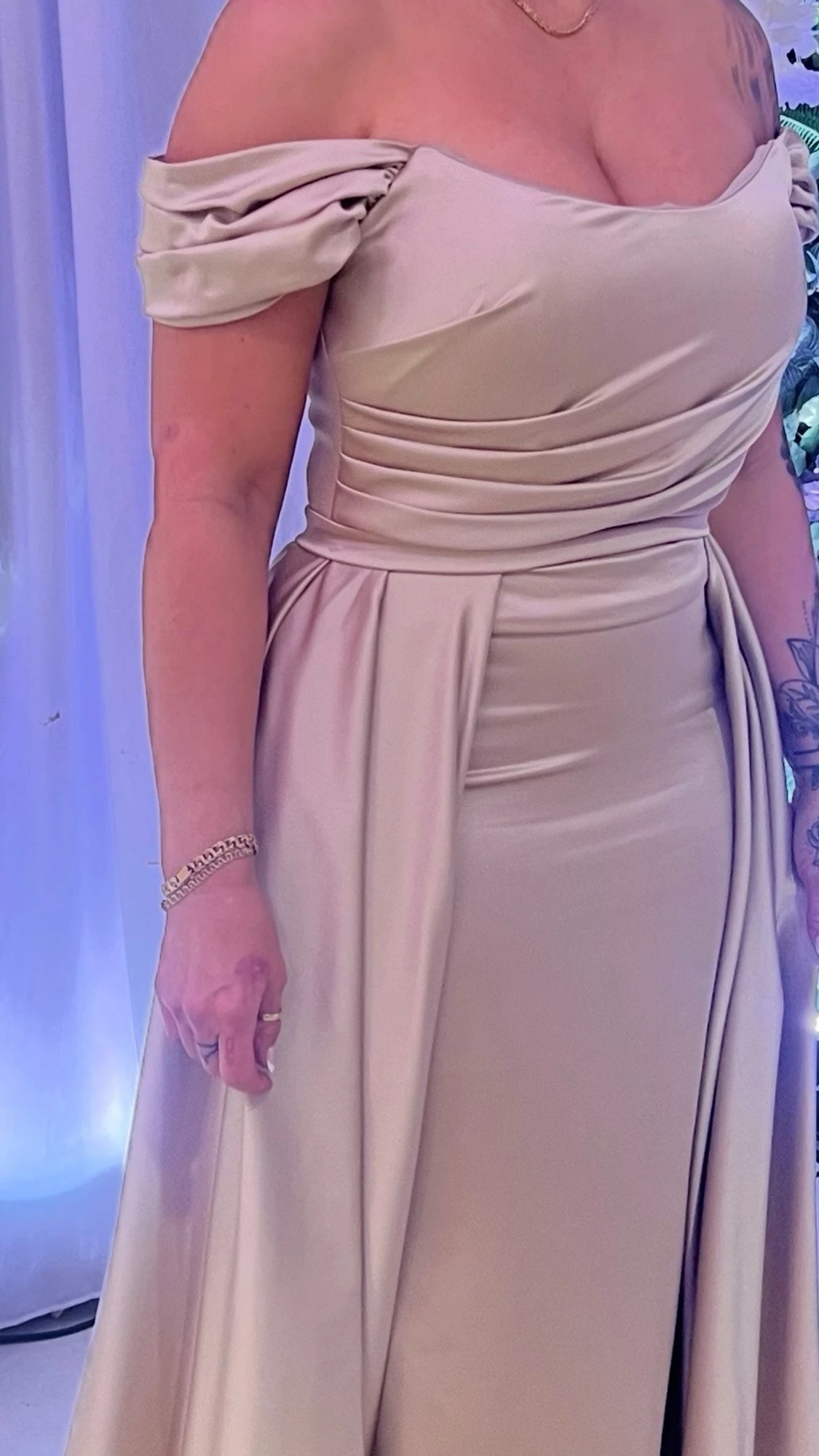 Beige långklänning med slits
