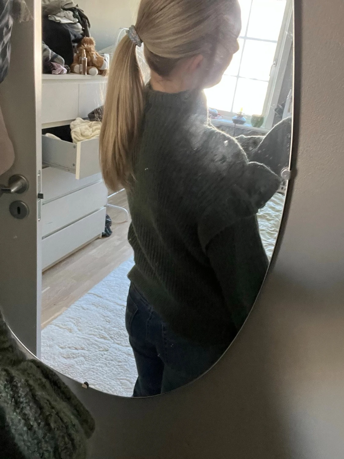 Grön stickad tröja med volanger Vila - 2