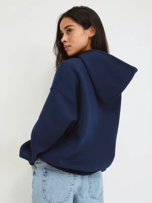 Marinblå hoodie  - Marinblå mysig oversized hoodie💙Storlek XL men passar L/XL. Mycket bra skick och enbart använd fåtal gånger💙