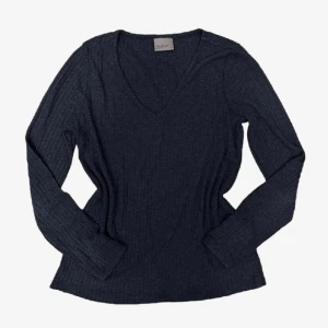 Blå tröja - Blå tröja från veromoda, lite nopprig men inget som syns