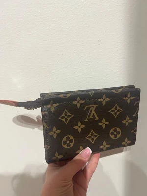 Mini plånbok  - Snygg brun plånbok, . Perfekt för kort och kontanter, och ger en lyxig känsla till din vardag.