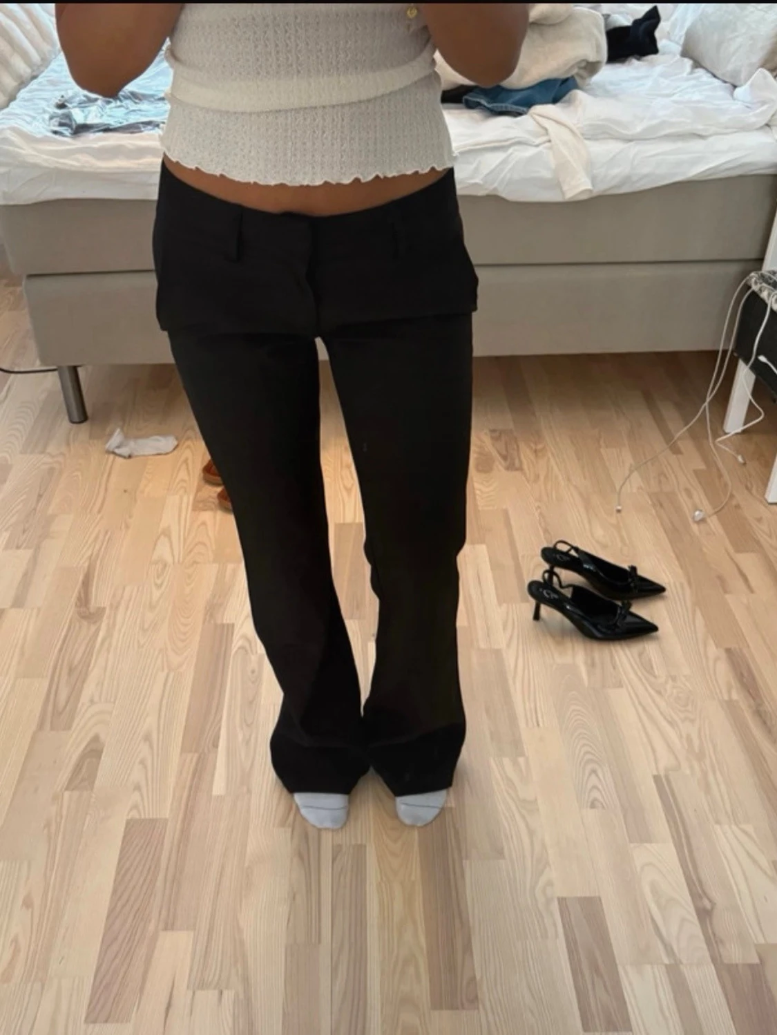 Svarta raka byxor med normal passform - 5