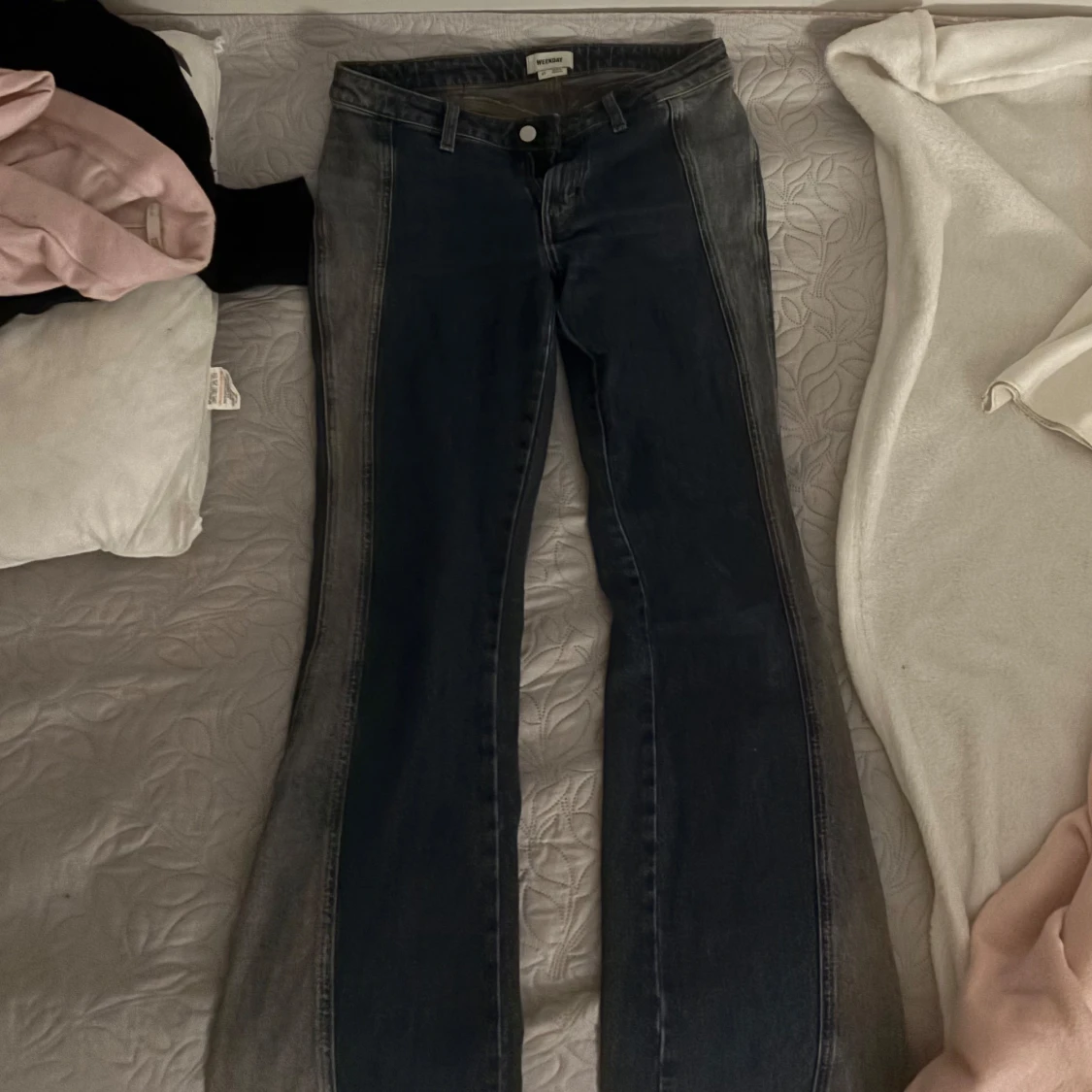Weekday tvåfärgade bootcut jeans - 1