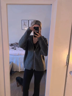 Stickad kofta  -  Fin stickad kofta  från bilbolaget i XS💗 sparsamt använd. 185kr