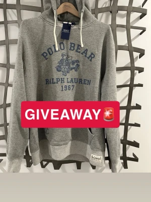 Ralph Lauren retro polo bear hoodie  - Ger bort denna sjukt snygga Ralph Lauren hoodien till en lycklig vinnare. Storlek M, helt ny. FÖR ATT DELTA: Gilla annonsen, Följ kontot, skriv ”klar” på denna annons. Vinnare dras 15 april, lycka till! 