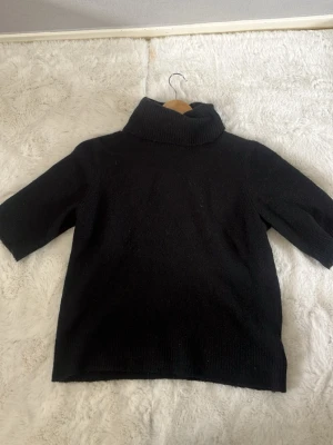 Trekvartsärm från Arket  - Varm mysig tröja från Arket 