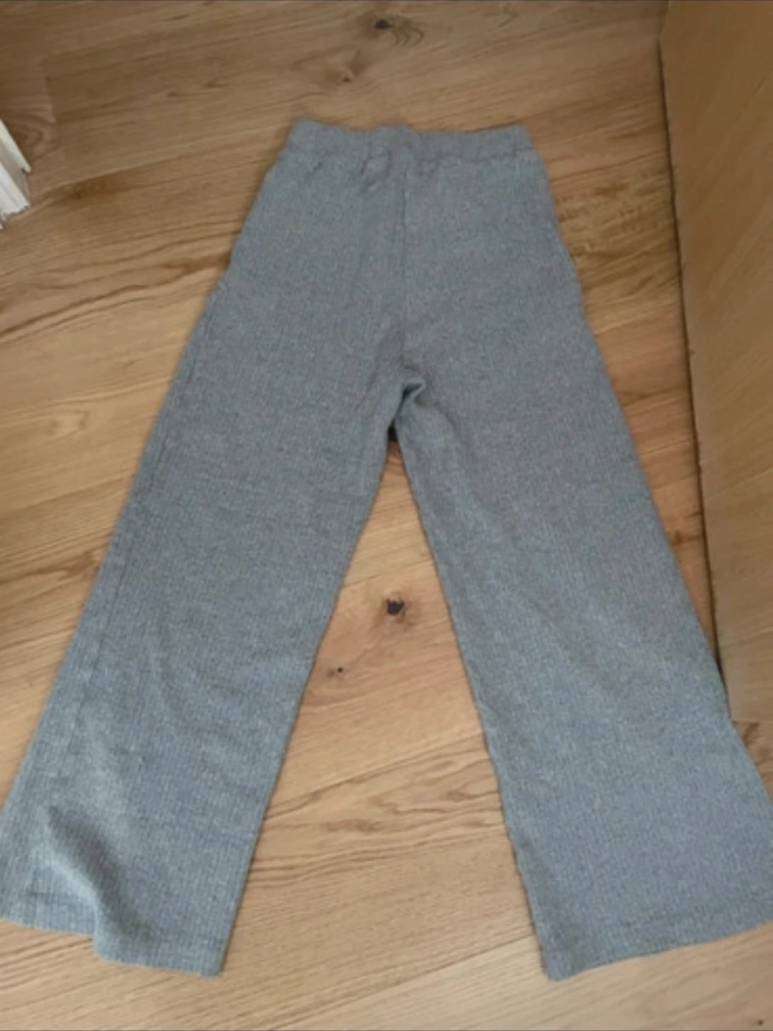 Grått ribbat set med knytband. - 4