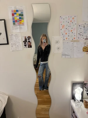 Svart zip hoodie - Säljer en svart hoodie från Cubus med huva💗