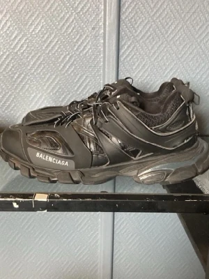 Svarta Balenci Track sneakers - Extra skosnörre medföljer