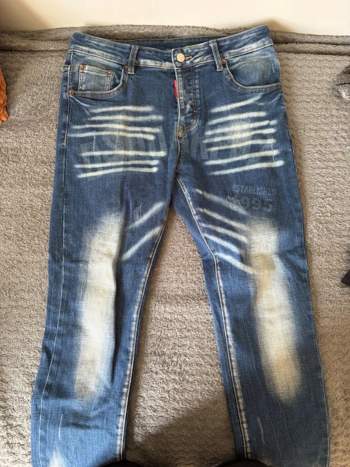 Blå distressed jeans från Dsquared2