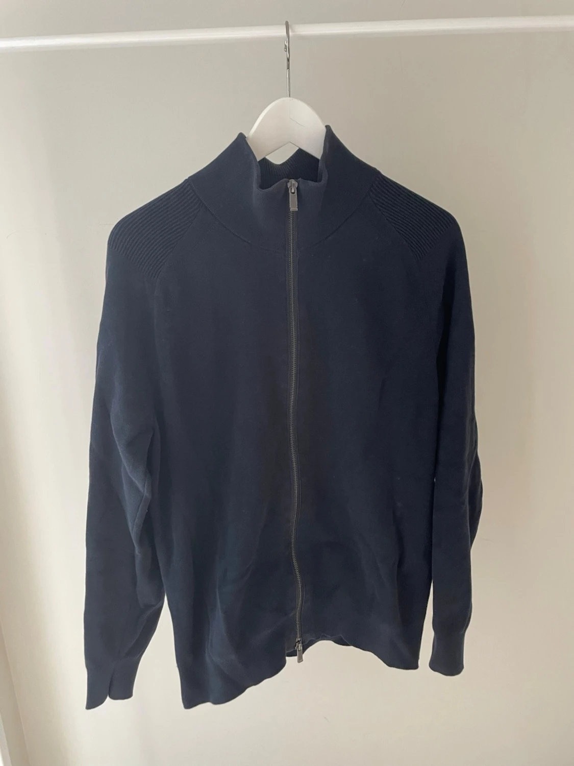 Mörkblå ziptröja från Massimo Dutti - 1