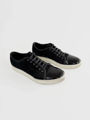 Lanvin cap toe skor - | Säljer ett par Lanvin cap toe sneakers i riktigt bra använt skick | Storlek: 46/UK12 | Enbart skorna ingår | Hör av dig vid frågor eller funderingar 