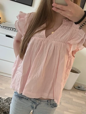 Fin blus - Fin blus från Gina tricot, använd bara 2 gånger och är i fint skick!💕