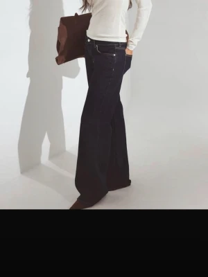 Jeans med låg midja NAKD - Säljer populära jeans med låg midja från Nakd♥️köpta för 700!