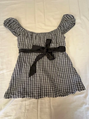 Rutig babydoll top med puffärm och rosett - Rutig babydoll top med puffärm och rosett