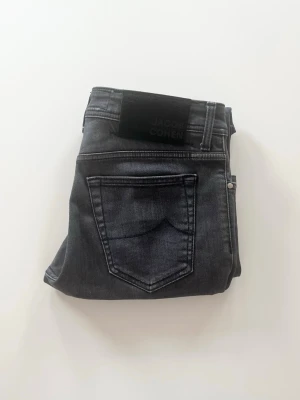 Jacob Cohën Bard | 31 - | Säljer ett par Jacob Cohën Bard jeans i mycket bra använt skick. | Storlek: 31. | Hör av dig vid frågor eller funderingar 