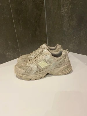 New Balance Dam stl 40 - Storlek 40, väldigt bra skick 