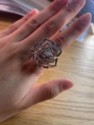  Blomring ioaku - Ser ingen defekt, är som ny och är verkligen jätte fin!