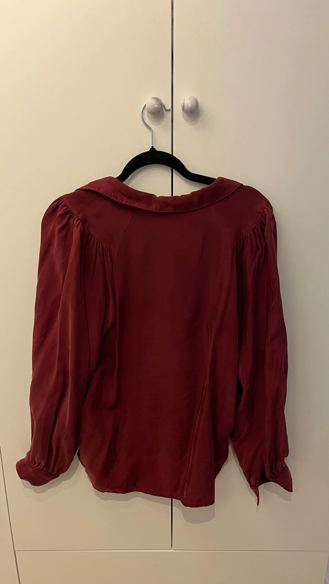 Vinröd blus från My Essential Wardrobe - 1