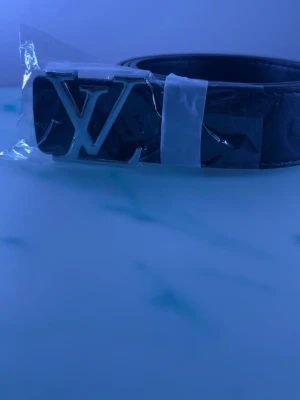 Bälte  - Hej jag säljer en fint bälte som är helt nytt för mer information jag är här bara skriva till mig!