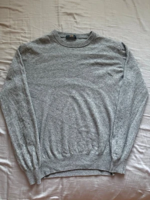Kashmir/merinoull tröja - 🔵säljer denna tröja i en mix av merinoull och Kashmir för 399, storlek M passar även S, skicket är väldigt bra, hör av er vid funderingar 🤝