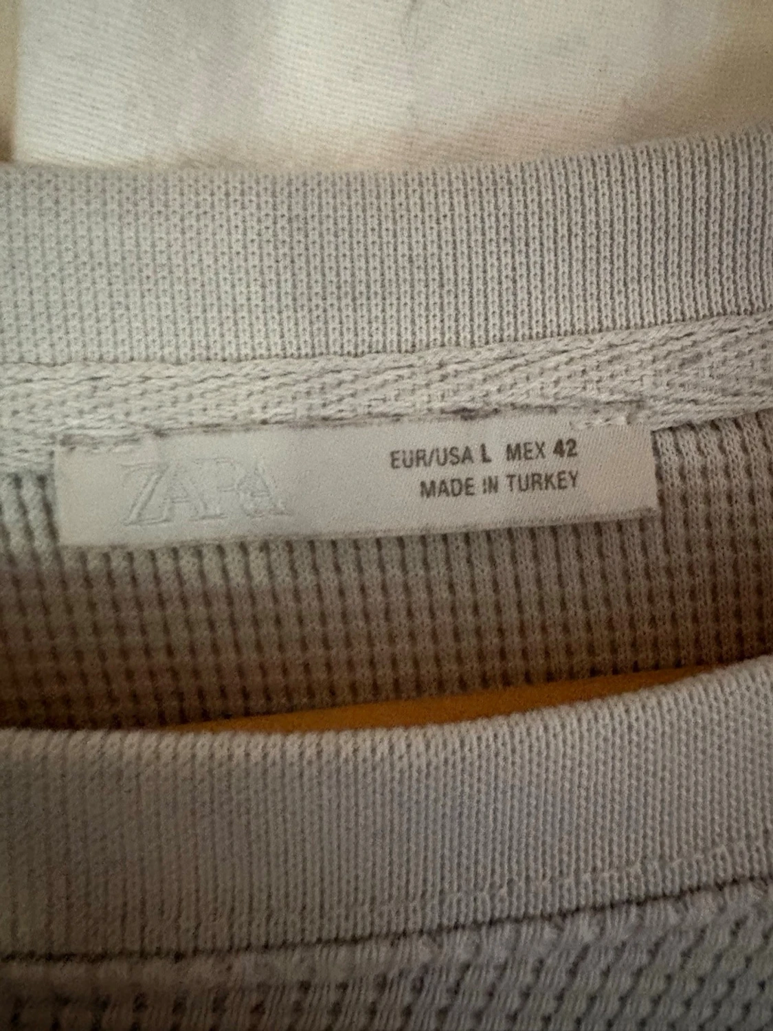 Vit långarmad tröja med numret 29 på bröstet från Zara  - 1