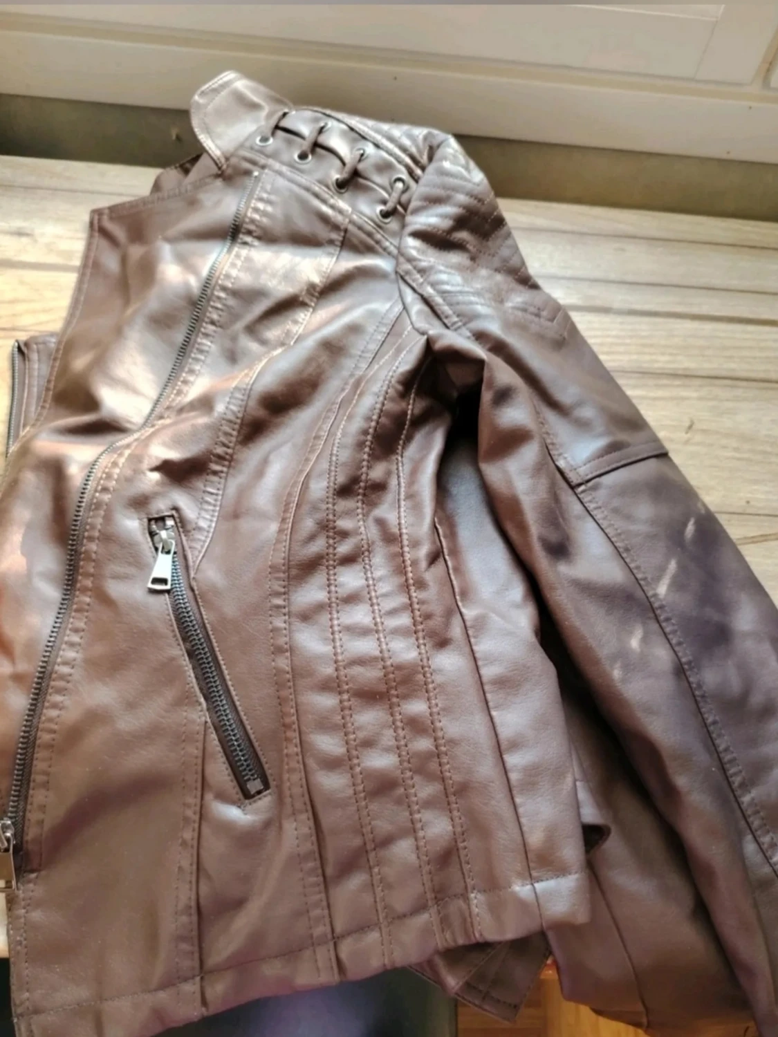 Brun skinnjacka med dragkedjor☀️ fauxläder👋🏻  - 2