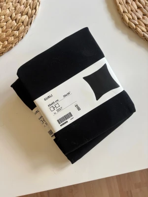 2st svarta kuddfodral - Kuddfodral från Ikea, nypris 29kr st men säljer båda för 20kr. Oöppnade i storlek 65x65cm