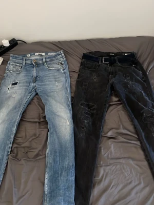 Replay jeans - Säljer två par riktigt snygga jeans båda jeans är ganska sällsynta styck pris är 599 paket pris 950
