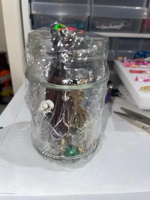 Mystery jewelry jar  - En mystery jewelry jar fylld med olika fina smycken