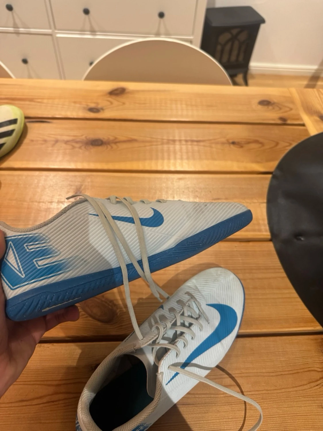 Nike vita och blå fotbollsskor - 2