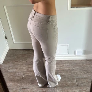 Lowwaist jeans  - Jättefina oanvända lowwaist beige jeans från Esprit, nypris 900kr