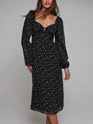 Somrig klänning Nelly - Säljer min fina klänning från Nelly då den är för liten för mig🥹En supersöt sommar klänning, Aldrig använd endast testad på och har legat i garderoben bara🤍