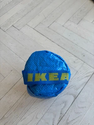 Ikea headcover custom handgjord  - Ikea golfheadcover. Exklusiv  Handgjord! Testad och ska passa alla drivers!✅ Skickas inom 24 timmar!✅ Fodrad på insidan!✅ Följ Instagram: Bagtobirdie 